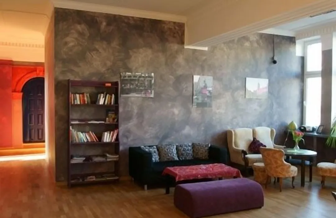 El Hostel-1